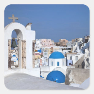 Pegatina Cuadrada Grecia, Santorini. Campanario y cúpulas azules de