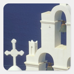 Pegatina Cuadrada Grecia, Santorini. Vista de una iglesia griega y