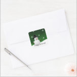 Pegatina Cuadrada Green Snowman Winter Sceneration Christmas Sticker<br><div class="desc">Se propaga la alegría de las vacaciones con este lindo y caprichoso Sticker de Invierno Green Snowman Scenery Christmas Sticker. El diseño pegatina presenta a un muñeco de nieve feliz en una escena de invierno con un fondo verde adornado con copos de nieve a color. También hay artículos de regalo...</div>