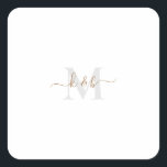 Pegatina Cuadrada Guión de swaps de oro y gris<br><div class="desc">Pegatina de Monograma Gris y Oro moderno. Tipo de letra combinado. Interrumpir. Sencillo. Cuadrada.</div>