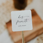 Pegatina Cuadrada Guión moderno Su Favor Favorito De Boda<br><div class="desc">Este guión moderno, sus pegatinas favoritos de la boda son perfectos para un boda minimalista. El sencillo diseño en blanco y negro presenta una tipografía industrial única con un estilo boho moderno. Personalizable de cualquier color. Mantenga el diseño minimalista y elegante, tal como está, o lo personalice añadiendo sus propios...</div>