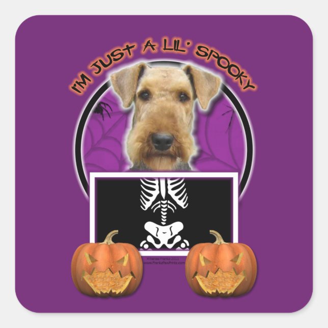 Pegatina Cuadrada Halloween - Just a Lil Spooky - Airedale (Anverso)