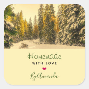 Pegatina Cuadrada Hecho con amor Nieve cubierta de pinos
