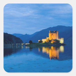 Pegatina Cuadrada Hermoso castillo Eileen Donan en Dornie occidental