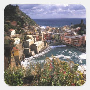 Pegatina Cuadrada Hermoso pueblo de Vernazza en la Cinque