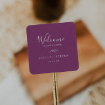 Pegatina Cuadrada Hoja mínima | Bienvenida a Berry Purple Boda<br><div class="desc">Estos pegatinas de bienvenida mínimos de boda morado de hojas son perfectos para un boda boho. El diseño presenta una sencilla silueta de hojas de vegetación en un romántico color violeta estival con un minimalista estilo bohemio-jardín. Personalice estos pegatinas con la ubicación de su boda, nombres y fecha de boda....</div>