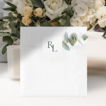 Pegatina Cuadrada Iniciales de la pareja de Bodas verde blanda mínim<br><div class="desc">Moda y elegancia. Esta plantilla presenta dos iniciales en un bonito color verde suave de menta. Este pegatina agrega algo tan especial a la boda en favor del embalaje y sobres.</div>