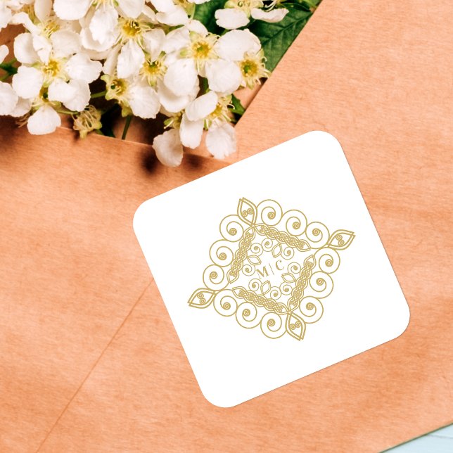 Pegatina Cuadrada Initials White & Gold Sophisticated Swirly (White & Fake Gold Elegant Sophisticated Fake Lace Swirly Ornament with Initials Square Sticker.)