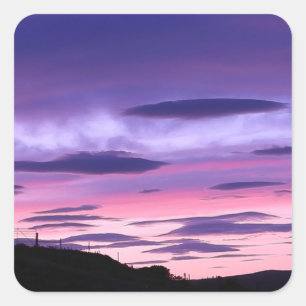 Pegatina Cuadrada Invasión Alien Atardecer Ciencia Ficción OVNI Extr