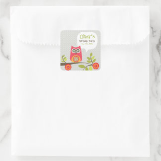 Pegatina Cuadrada Invitación de cumpleaños de búho adorable en bosqu