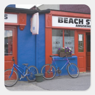 Pegatina Cuadrada Irlanda, Strandhill. Fachadas de tiendas con bicic