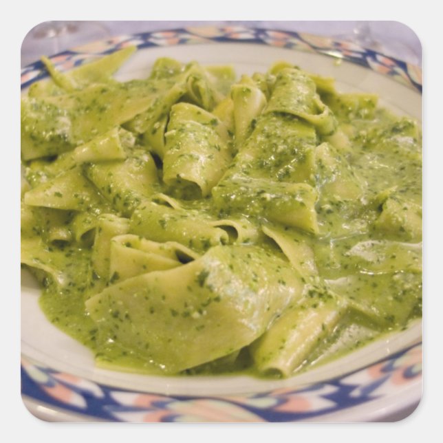 Pegatina Cuadrada Italia, Camogli. Platos de pasta con pesto (Anverso)