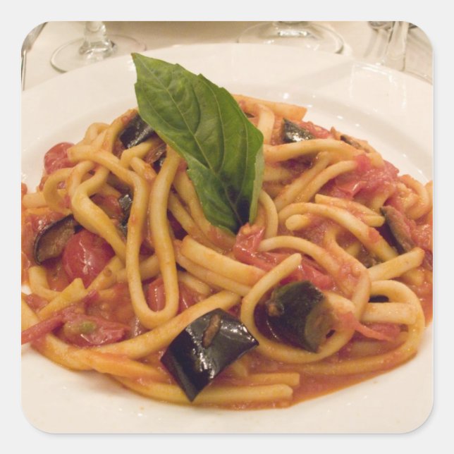 Pegatina Cuadrada Italia, Positano. Platos de pasta y berenjenas. (Anverso)