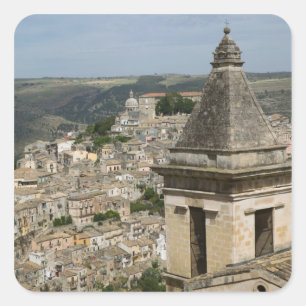 Pegatina Cuadrada ITALIA, Sicilia, RAGUSA IBLA: Town View y Santa