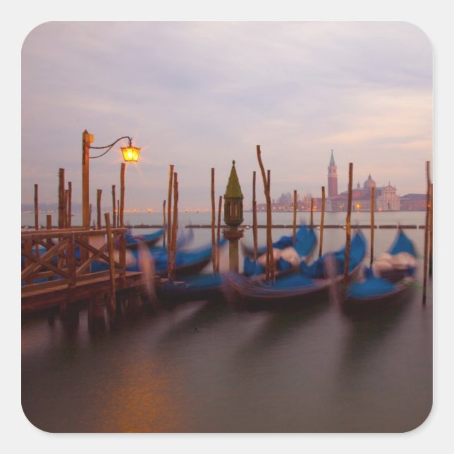 Pegatina Cuadrada Italia, Venecia. Góndolas ancladas en semáforo. (Anverso)