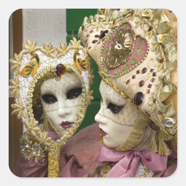 Pegatina Cuadrada Italia, Venecia, Isla Burano. Mujer vestida (Anverso)