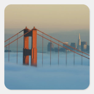 Pegatina Cuadrada La niebla atraviesa la bahía de San Francisco