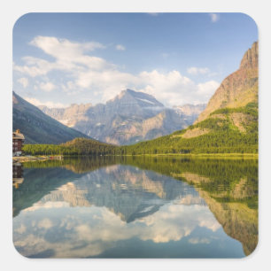 Pegatina Cuadrada Lago Swiftcurrent con el hotel Many Glacier y