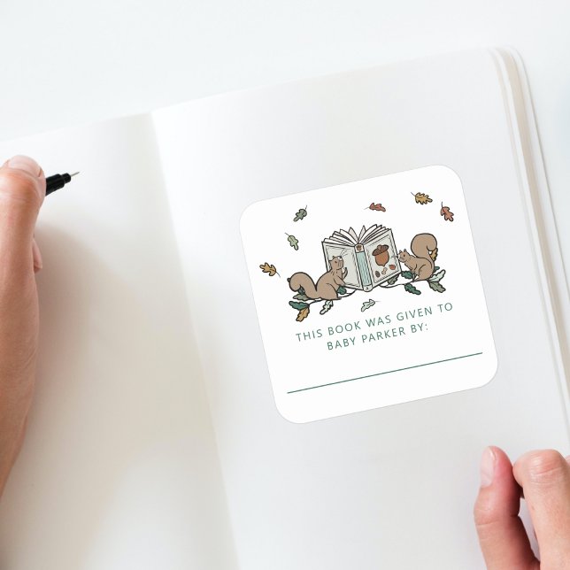Pegatina Cuadrada Las ardillas de Woodland hacen cuadernos de libros (Woodland Storybook Baby Shower Bookplate )