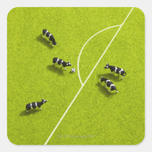 Pegatina Cuadrada Las vacas jugando al fútbol