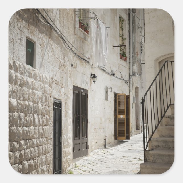 Pegatina Cuadrada Lavandería colgando para secar en un callejón en I (Anverso)