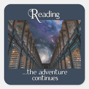 Pegatina Cuadrada Leyendo, la aventura continúa