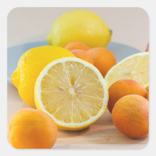 Pegatina Cuadrada Limones y albaricoques fotografía de alimentos bod