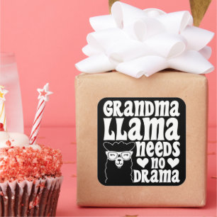 Pegatina Cuadrada Llama abuela no necesita un día de madre dramática