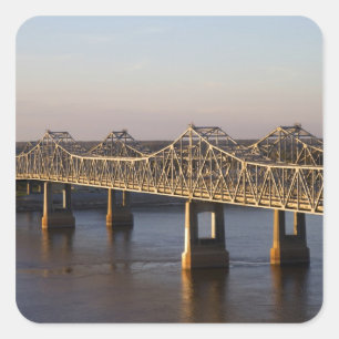 Pegatina Cuadrada Los puentes Natchez-Vidalia que atraviesan el
