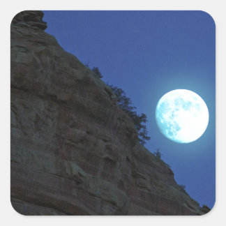 Pegatina Cuadrada Luna llena levantándose sobre Sedona