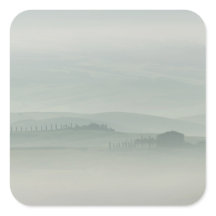 Mañana pastel en la nublada Toscana