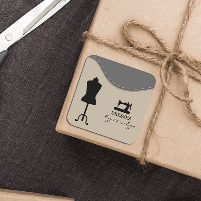 Pegatina Cuadrada Máquina de coser moderna Seamstress o sastre (#zazzlemade #sewingsticker #sewinglabel, #customesticker)