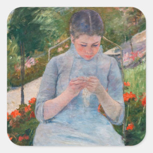 Pegatina Cuadrada Mary Cassatt - Muchacha cosiendo en un jardín