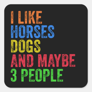 Pegatina Cuadrada Me gustan los caballos, los perros y quizás 3 pers