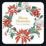 Pegatina Cuadrada Merry Christmas Name Floral Poinsettia Wreath<br><div class="desc">Hermoso ilustracion vintage de la poinsettia y Navidades rojos y blancos cactua flores en una flor de corona y follaje verde con un mensaje "Feliz Navidad" editable en oro y nombre familiar</div>