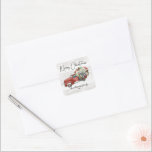 Pegatina Cuadrada Merry Christmas Red Truck Botanicals Family Name<br><div class="desc">Feliz Navidad Camión Rojo Botánicos Rustic Family Name Square Pegatina - El toque perfecto para la correspondencia de sus Navidades. Pegatina cuenta con un camión rojo vintage lleno de Navidades botánicos, vegetación, bayas y una proa blanca y negra. El camión muestra su monograma en la puerta del camión con su...</div>