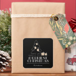 Pegatina Cuadrada Merry Christmas Tree Black<br><div class="desc">Las palabras Navidades más merecidos con letras antiguas retro, un árbol de sketch blanco con ornamentos de Relieve metalizado de oro falso y regalos aparecen en estos pegatinas cuadrados negros personalizados con el nombre de tu familia. Elegante para cualquier ocasión de vacaciones de Navidades o como regalo de la anfitriona....</div>