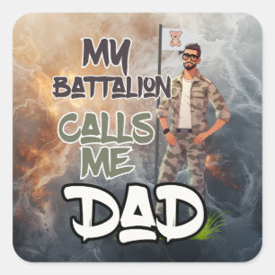 Pegatina Cuadrada Mi batallón me llama papá - Día del padre