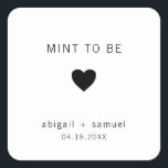 Pegatina Cuadrada Mint to be Modern Black and White Wedding Favor<br><div class="desc">Las bodas modernas favorecen a los pegatinas con un diseño mínimo que incluye el mensaje "Mint To Be" con un corazón y tus nombres y citas en negro, sobre un fondo blanco. Las fuentes y los colores de fondo pueden cambiarse a los colores que desee. Estos pegatinas sencillos y contemporáneos...</div>
