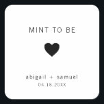 Pegatina Cuadrada Mint to be Modern Black and White Wedding Favor<br><div class="desc">Las bodas modernas favorecen a los pegatinas con un diseño mínimo que incluye el mensaje "Mint To Be" con un corazón y tus nombres y citas en negro, sobre un fondo blanco. Las fuentes y los colores de fondo pueden cambiarse a los colores que desee. Estos pegatinas sencillos y contemporáneos...</div>