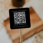 Pegatina Cuadrada Moda Código QR para el Boda de Negros de Negocio<br><div class="desc">Este pegatina cuadrado de código de negocios negro de moda o sitio web boda es perfecto para un propietario de una pequeña empresa o para un boda. El diseño es sencillo y oscuro, con una tipografía minimalista clásica en blanco y negro y un ambiente elegante y sofisticado. Personalizable de cualquier...</div>