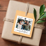 Pegatina Cuadrada Moderno Mínimo Merry Christmas Family Names Photo<br><div class="desc">Moderno Mínimo Feliz Navidad Familia Nombres Foto Pegatina Cuadrado</div>
