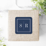 Pegatina Cuadrada Monograma de la Marina y el Boda Blanco<br><div class="desc">Los clásicos y elegantes pegatinas de monograma de boda son perfectos para sellar sus sobres de invitación, favores y más. Moda y diseño sencillo en blanco y azul marino crujiente presenta sus iniciales, monograma o duograma enmarcado por un borde geométrico delgado. Diseñado para coordinar con nuestra colección de bodas eternos...</div>