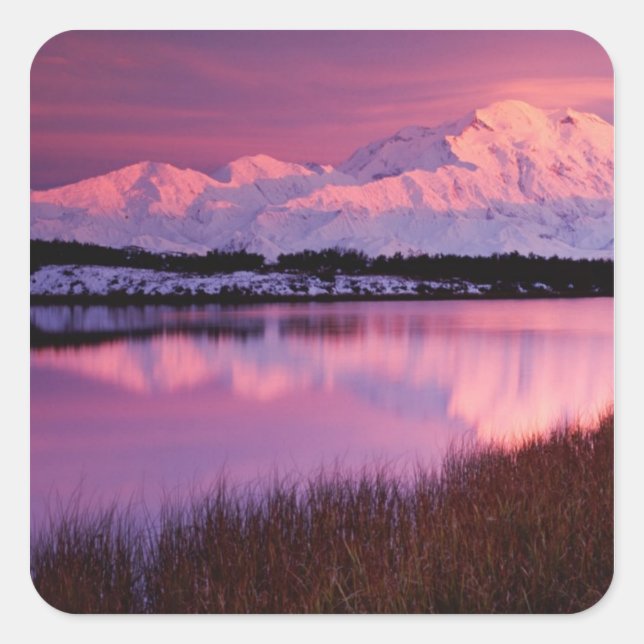 Pegatina Cuadrada Mt. Denali al atardecer desde Reflection Pond (Anverso)