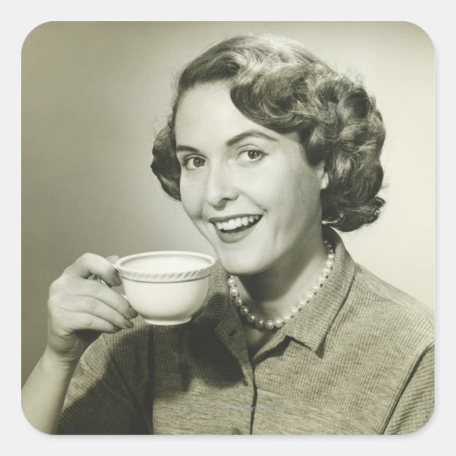Pegatina Cuadrada Mujer sosteniendo tazas (Anverso)