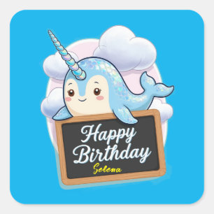 Pegatina Cuadrada Narwhal sostiene pizarra de feliz cumpleaños