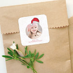 Pegatina Cuadrada Navidades Santa Holiday Cute simple Gorra capricho<br><div class="desc">Jolly Santa Claus y el maravilloso y caprichoso Jolly Elf del Polo Norte. Este diseño presenta Navidades vacaciones fotografía moderna linda, simple Santa María gorra navideña, tradicional polo norte rústico clásico, moda minimalista divertida dibujada a mano, caprichosos favores de la fiesta de Santa Claus, antigua moda simple Navidad, un tipo...</div>
