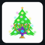 Pegatina Cuadrada Navidades y Hanukkah juntos<br><div class="desc">Con árbol de Navidad y menorah con estrella jewish de david rodeado de regalos de vacaciones en tarjetas de felicitación,  franqueo,  ideas de regalo y ropa para la familia.</div>
