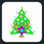 Pegatina Cuadrada Navidades y Hanukkah juntos<br><div class="desc">Con árboles de navidad y menorah con estrella judía de david rodeada de regalos de vacaciones en tarjetas de felicitación,  franqueo,  ideas de regalo y ropa para la familia.</div>