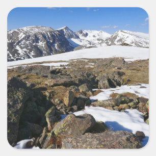 Pegatina Cuadrada Nieve derritiéndose en las montañas rocosas